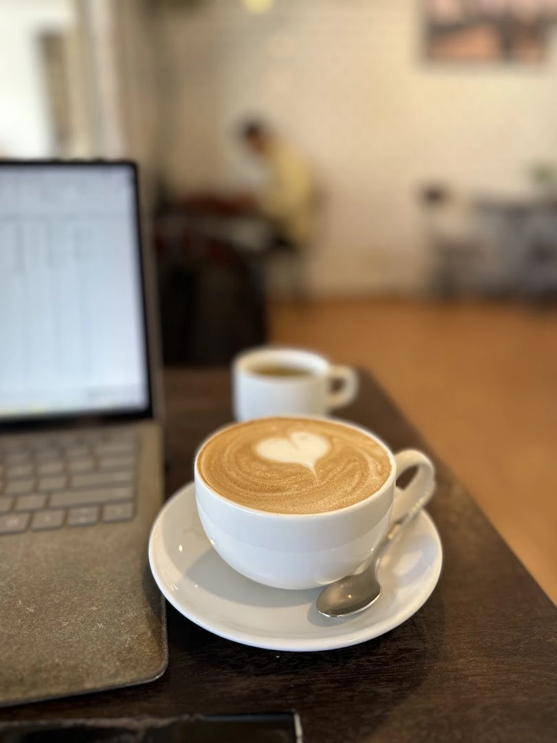 V Team Coffee វី ធីមកាហ្វេ - Image 1
