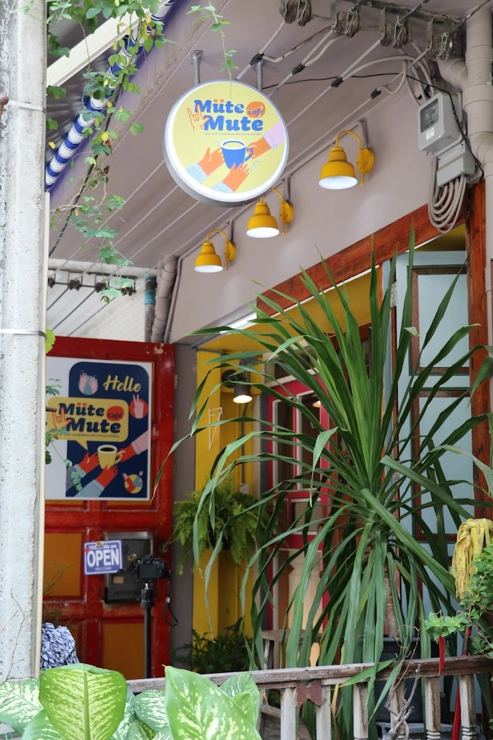 Mute Mute Cafe x Board Game Cafe คาเฟ่บริการโดยคนหูหนวก - Image 1