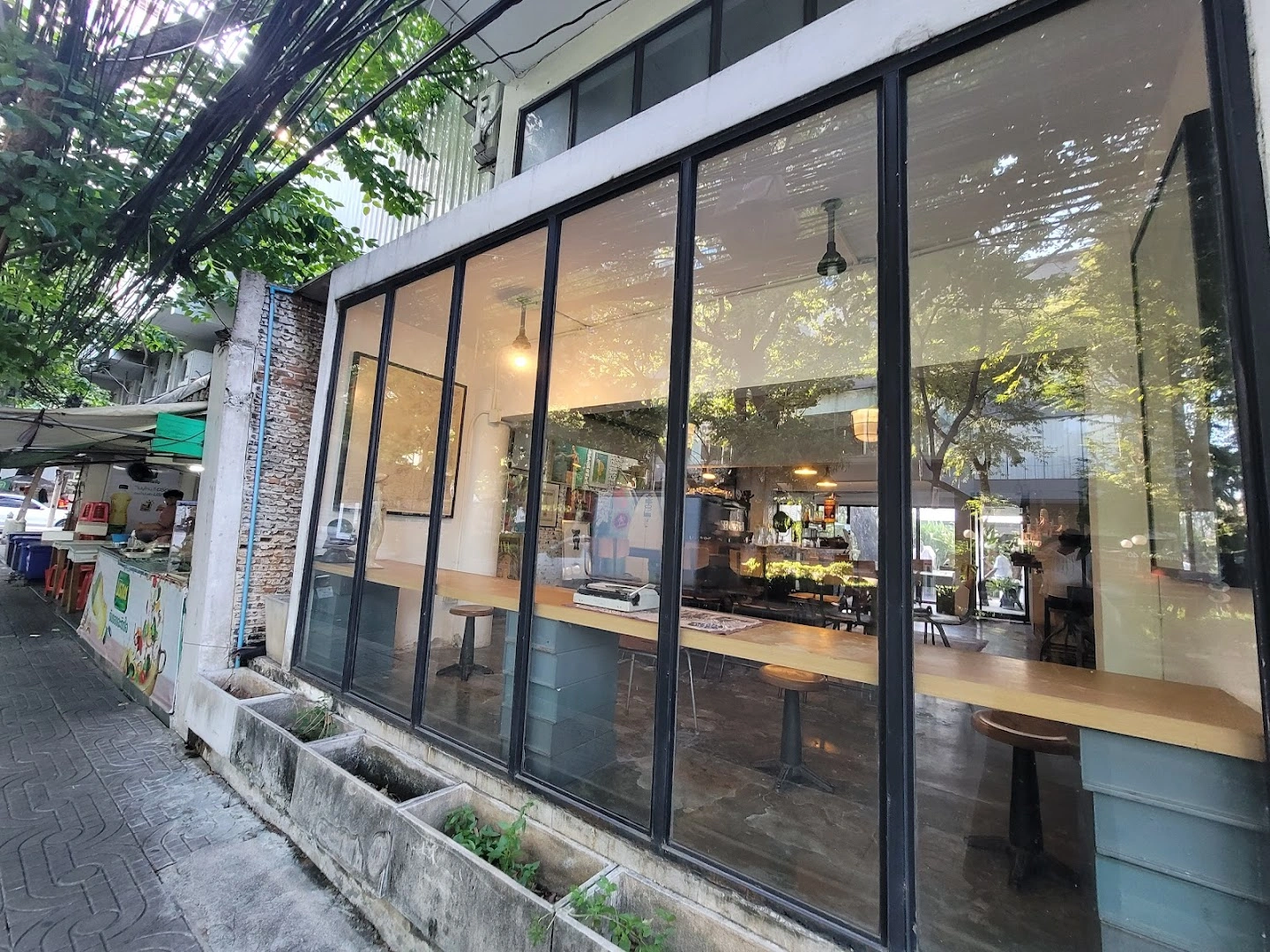 Dr. Cannabis Coffee Shop / Dispensary / Cannabis Store / 大麻 - Image 1