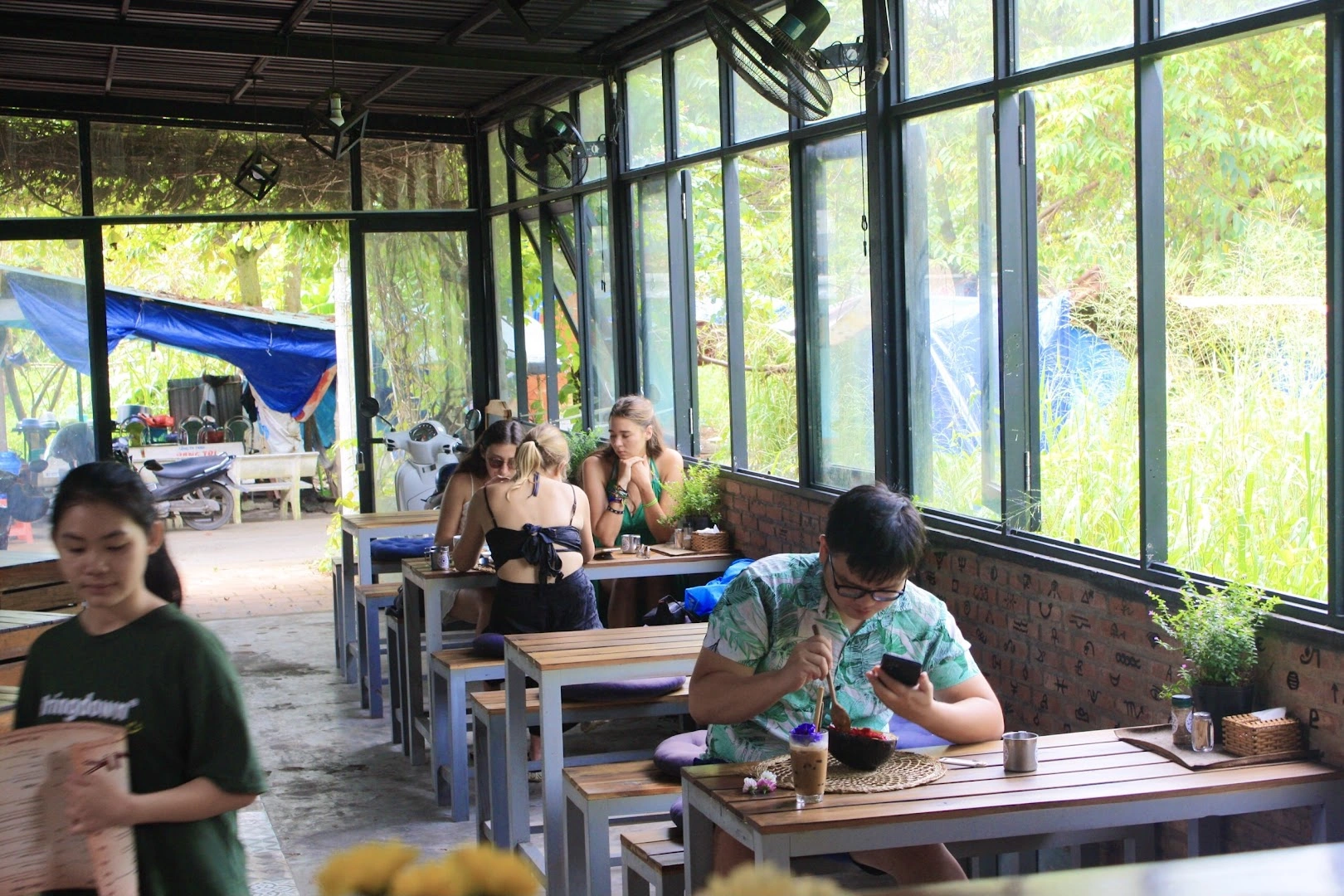 Nora’s Cafe - Restaurant - Image 1