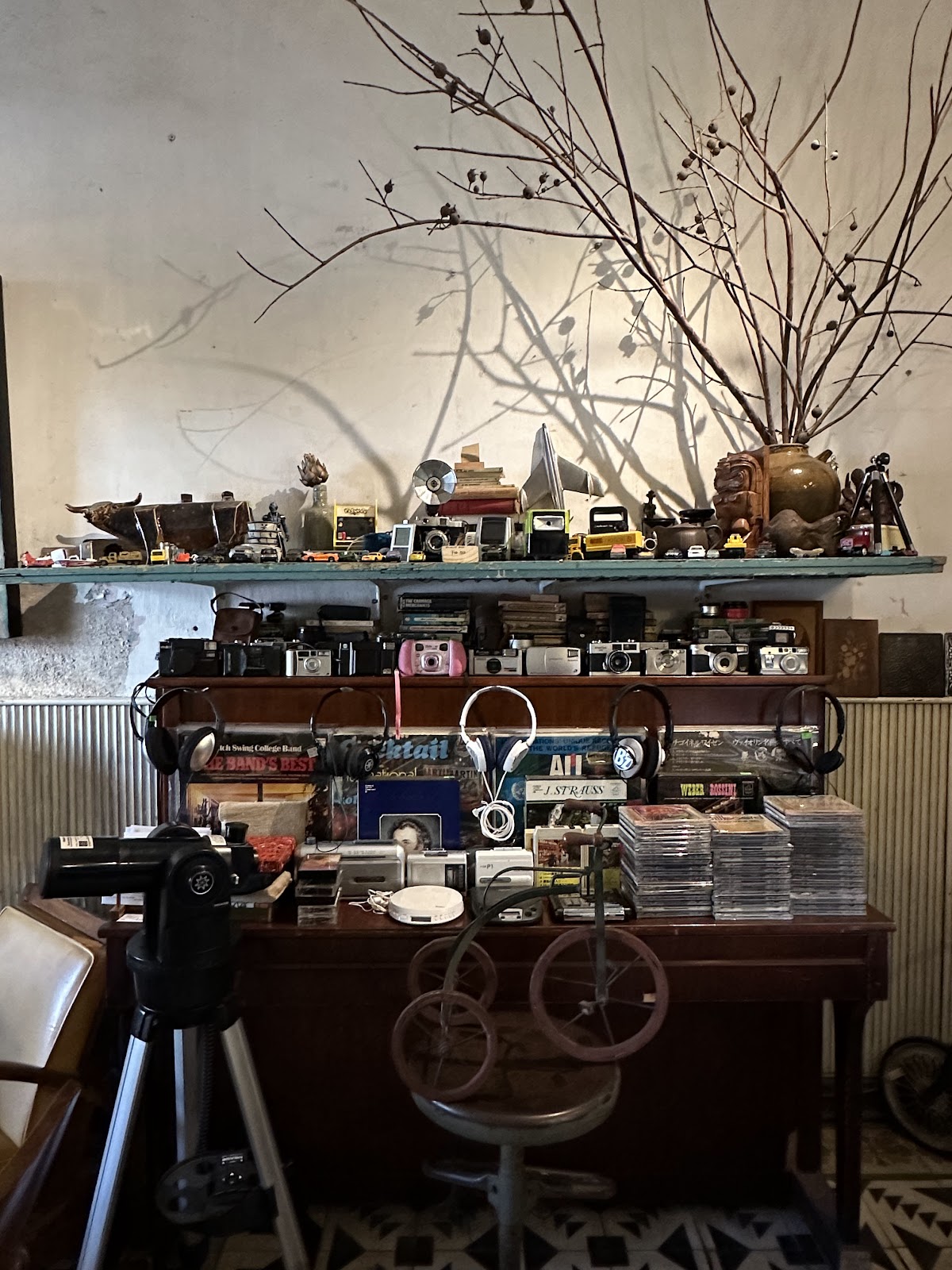 Bicycle up Specialty coffee & Antique store - Image 1