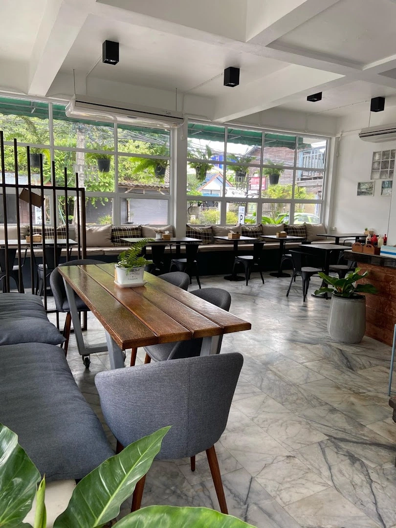 Summer Stone Cafe and Bistro - Image 1
