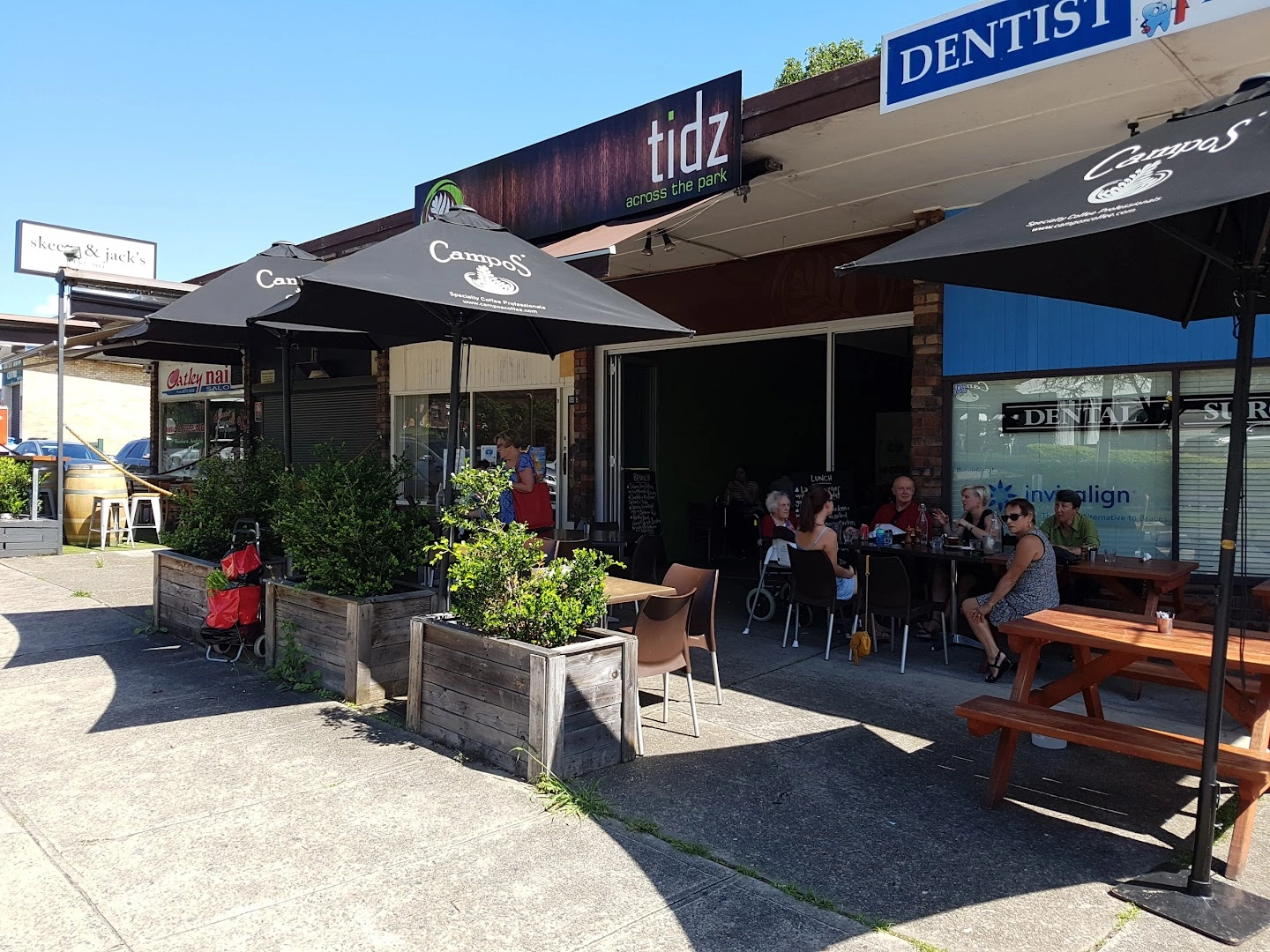 Tidz Across The Park - Image 1