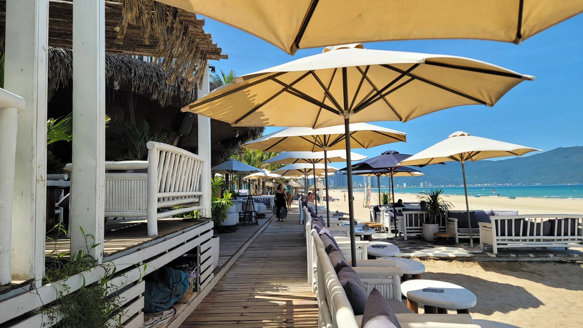 Maia beach bar Da Nang - Image 1