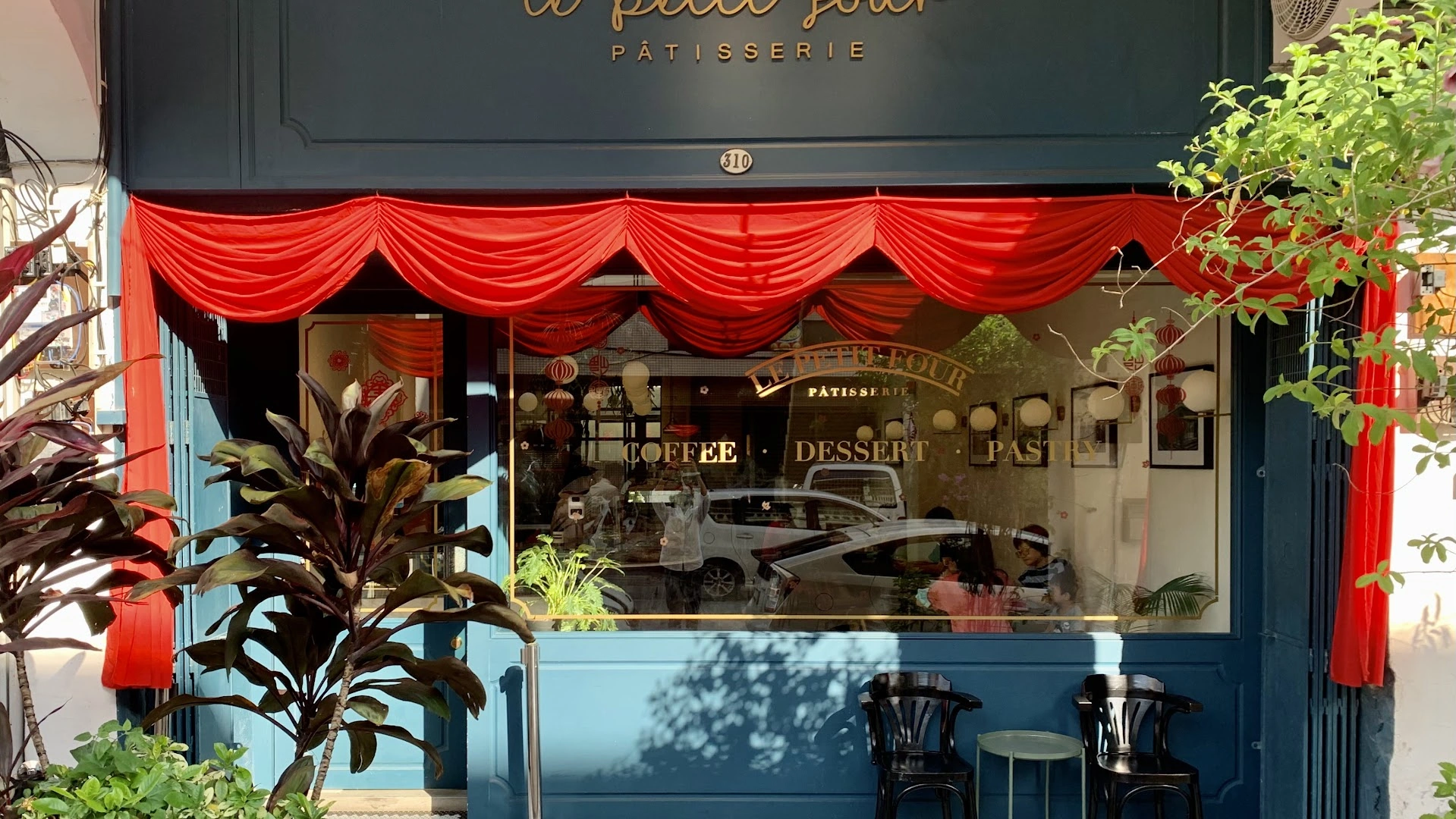 Le Petit Four Pâtisserie - Image 1