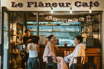 Le Flaneur Cafe & Bar - Image 1