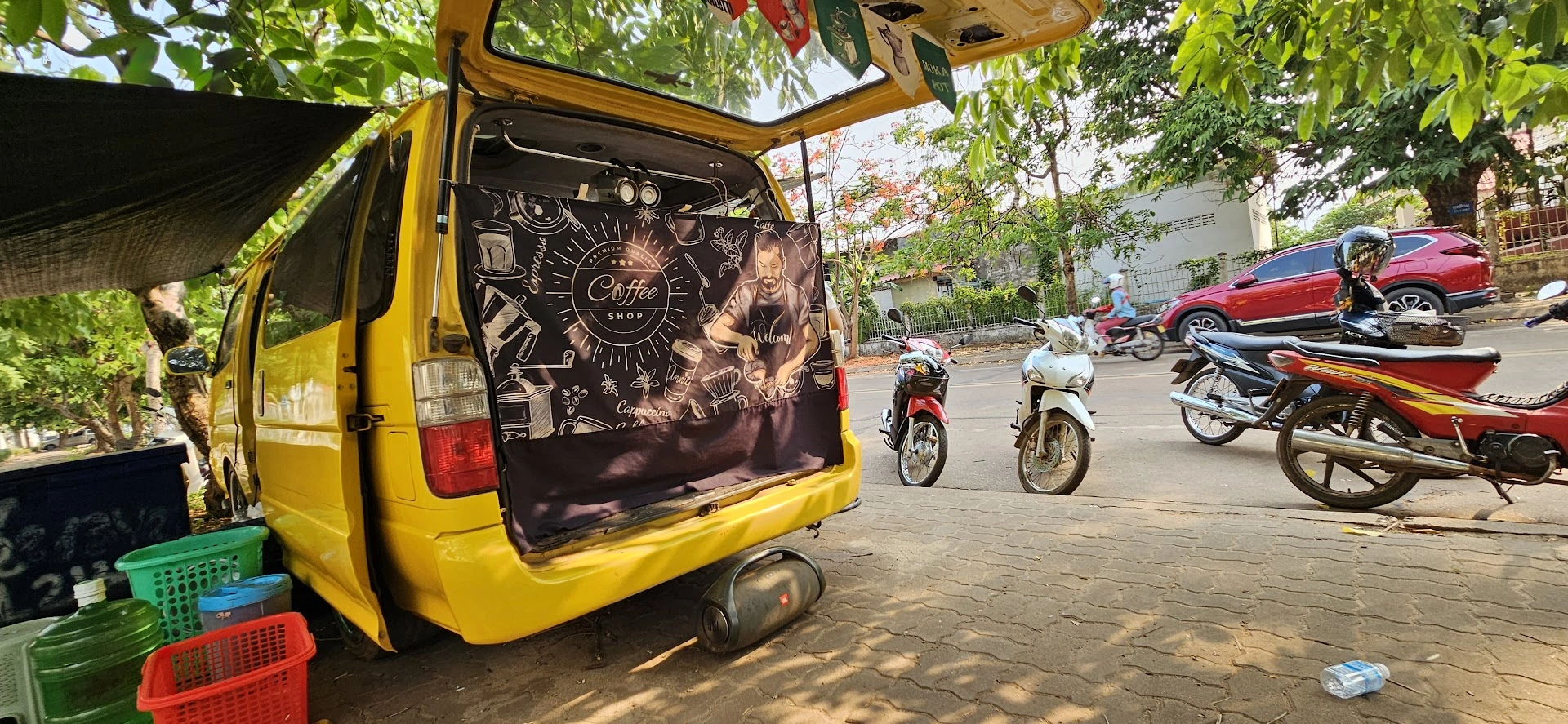 3839 Moving coffee - Image 1
