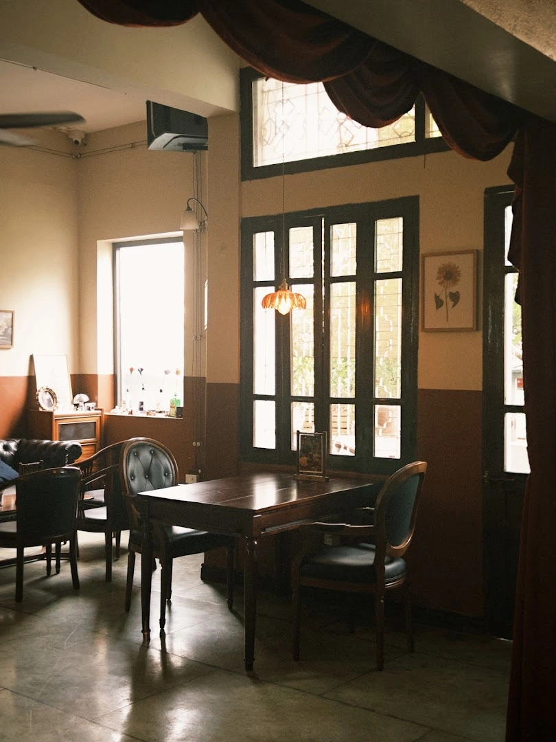 Nương Coffee & Cocktail Bar - Image 1