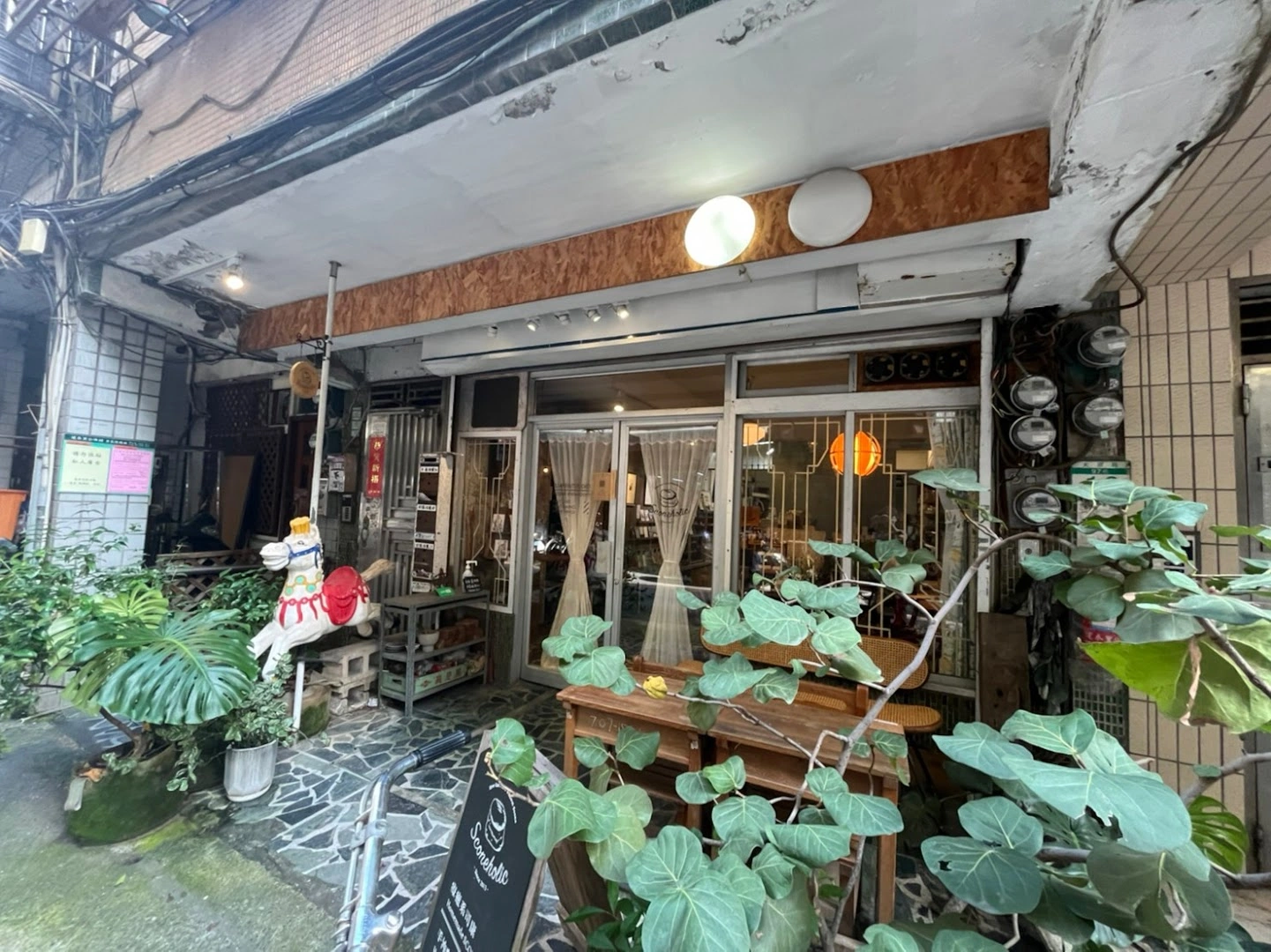 Sconeholic 司康中毒 Coffee House - Image 1
