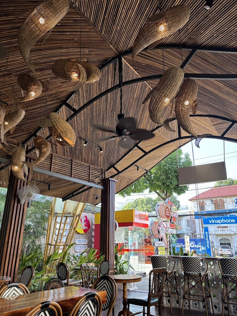 Green Natural Cafe - Image 1