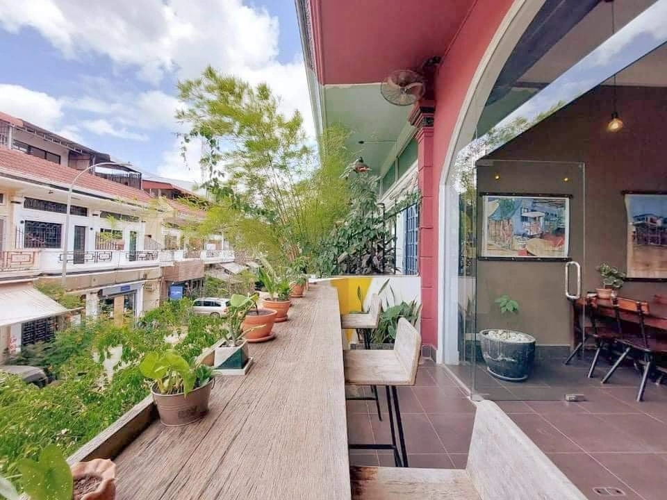 The Little Red Fox Espresso Cafe - Image 1