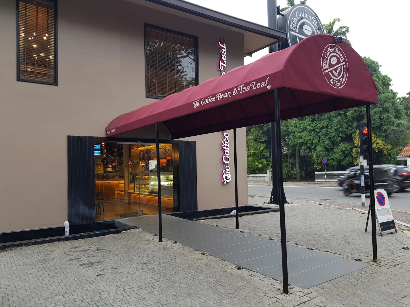The Coffee Bean & Tea Leaf - Image 1