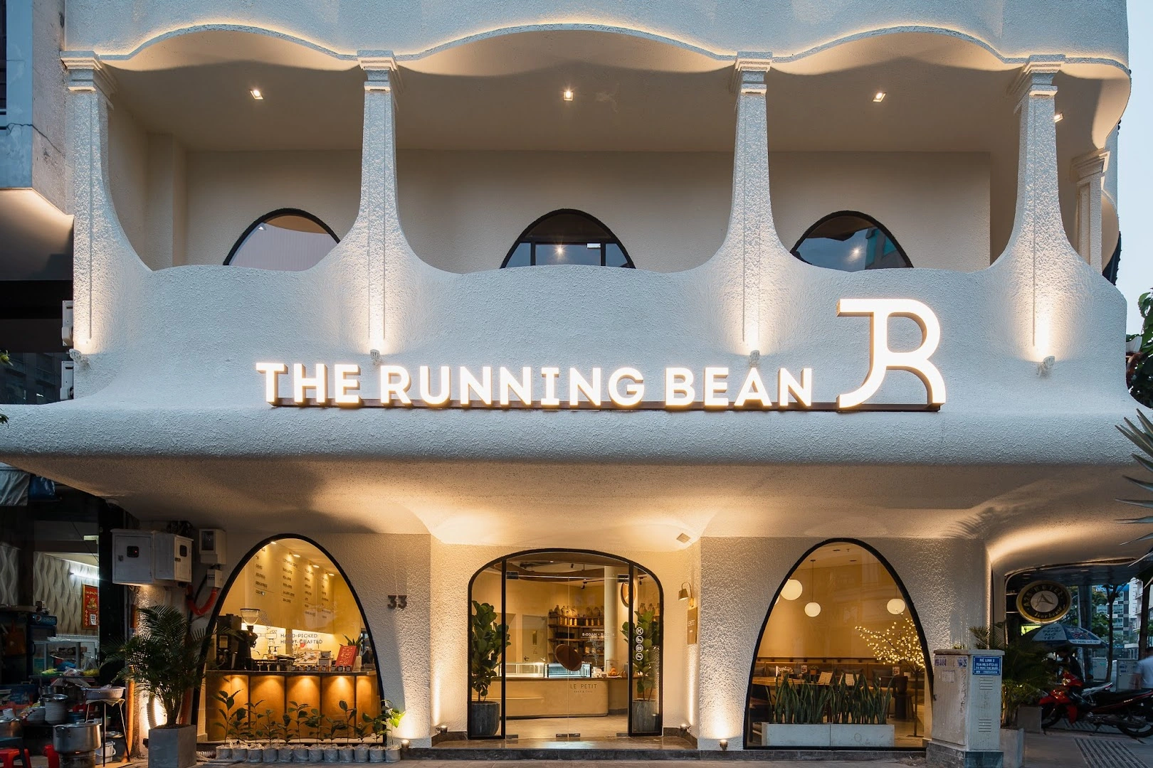 The Running Bean Mạc Thị Bưởi - Coffee and Brunch - Image 1