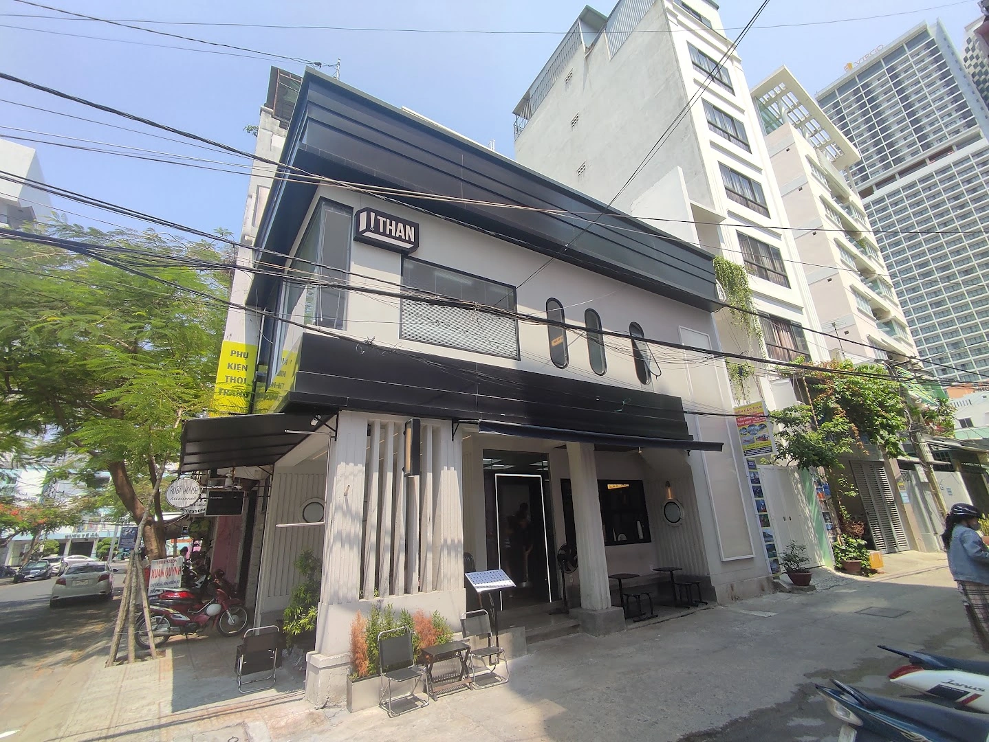 THAN Cafe - Image 1