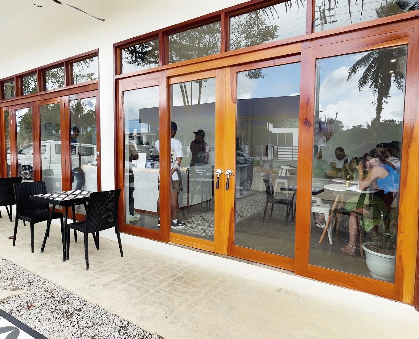 WHITE BEARD COFFEE SHOP - Image 1