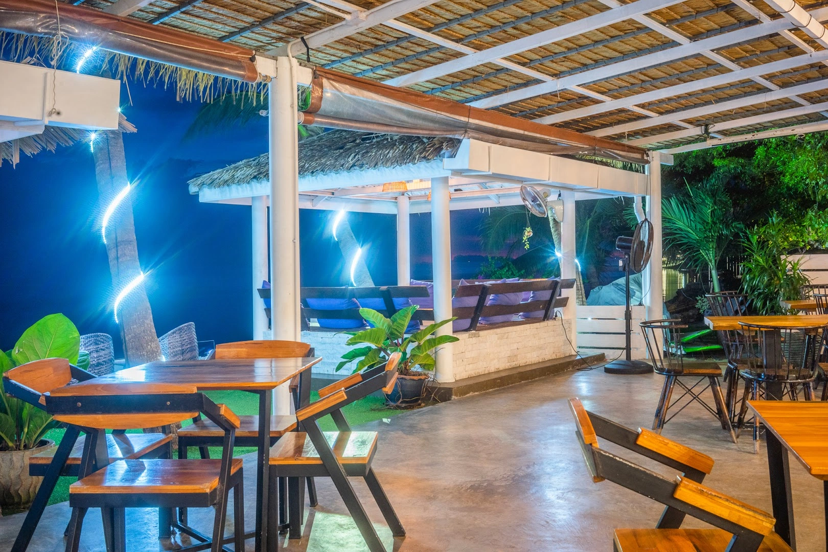 La Casa - Seaside Eatery - Image 1