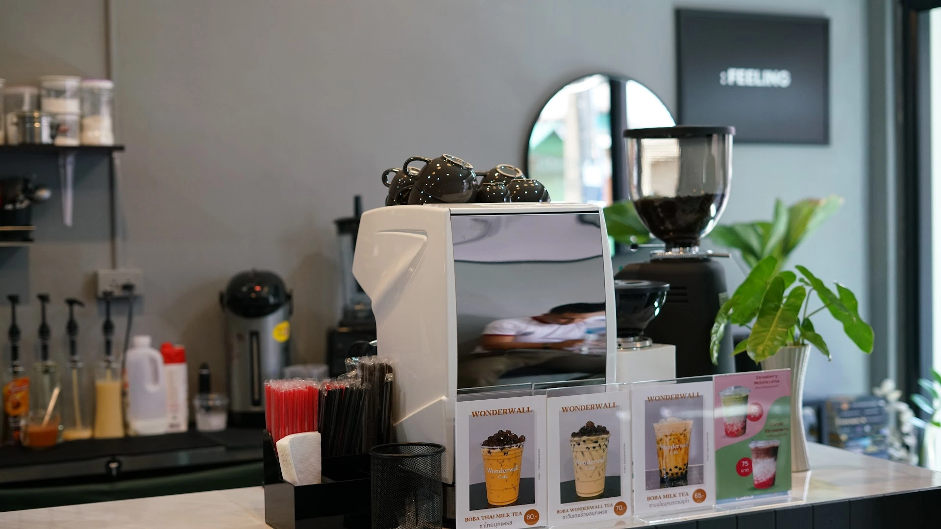 WONDERWALL CAFE - Image 1