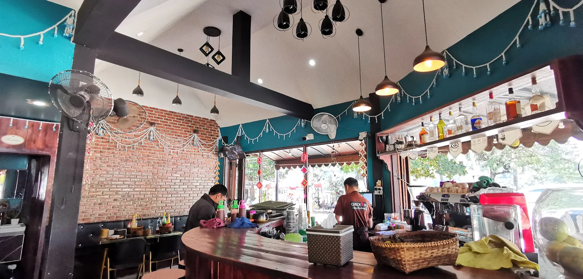 THAHUE ME CAFÉ & BAR - Image 1