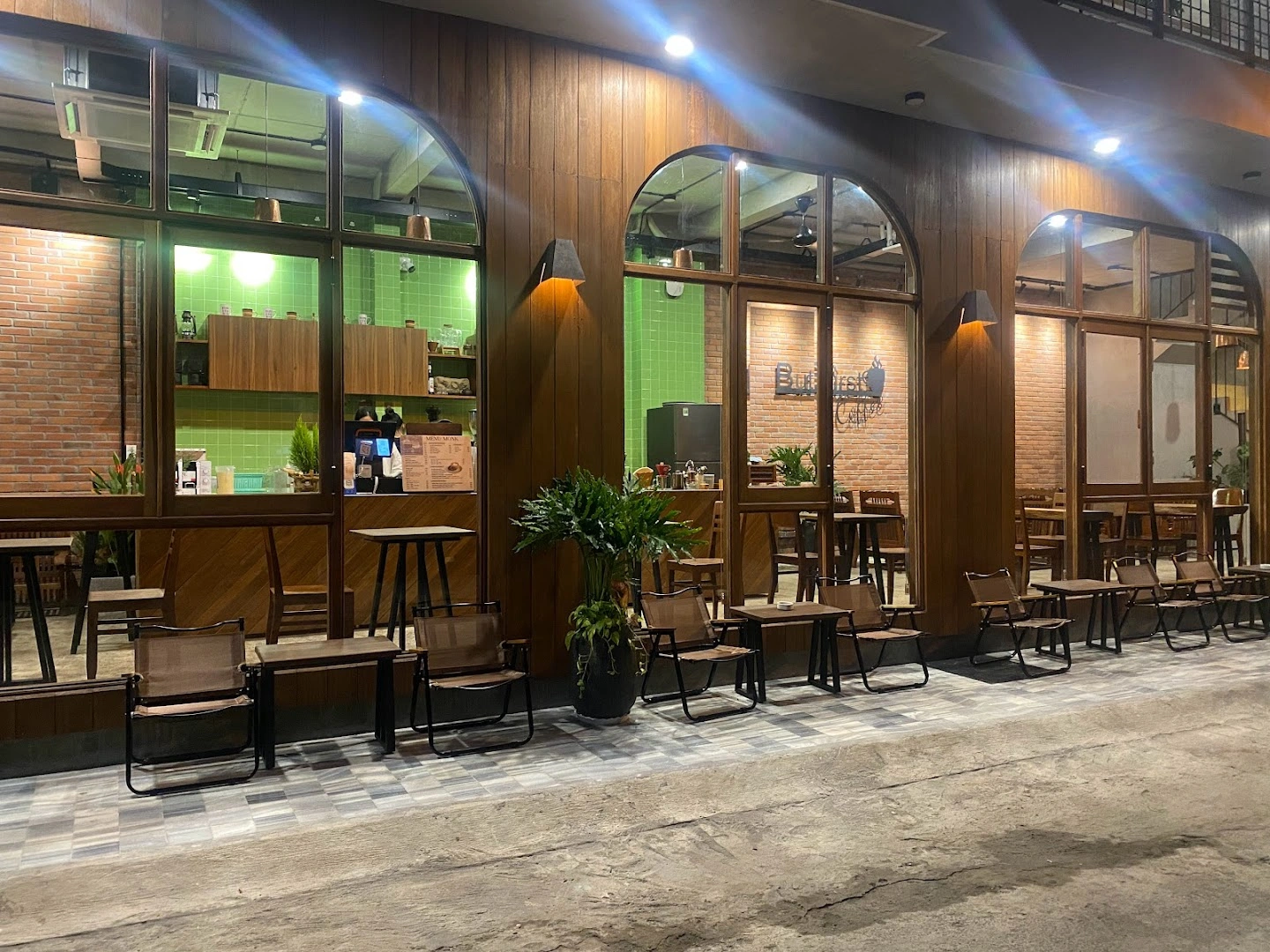 Monk cafe - Image 1