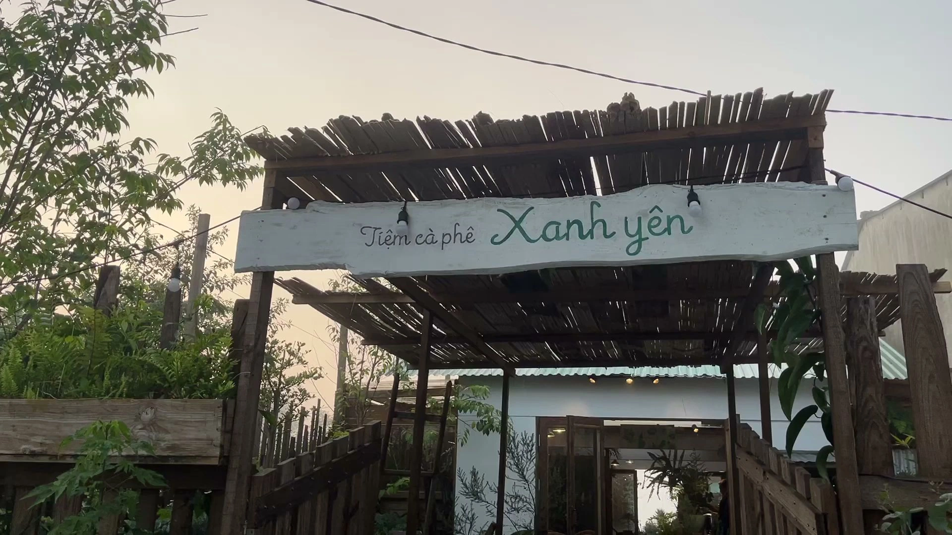 Tiệm cà phê Xanh Yên - Image 1