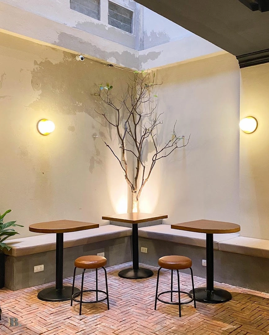 How Café - Image 1