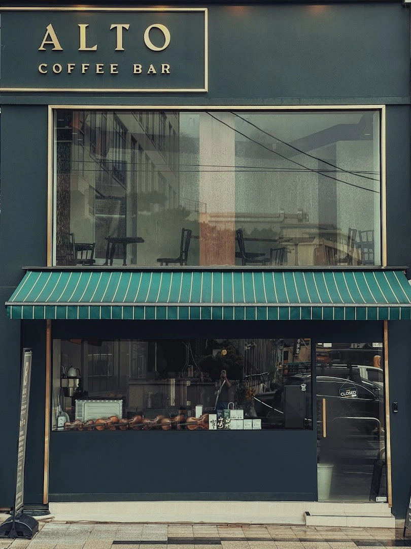 Alto Coffee Bar - Image 1
