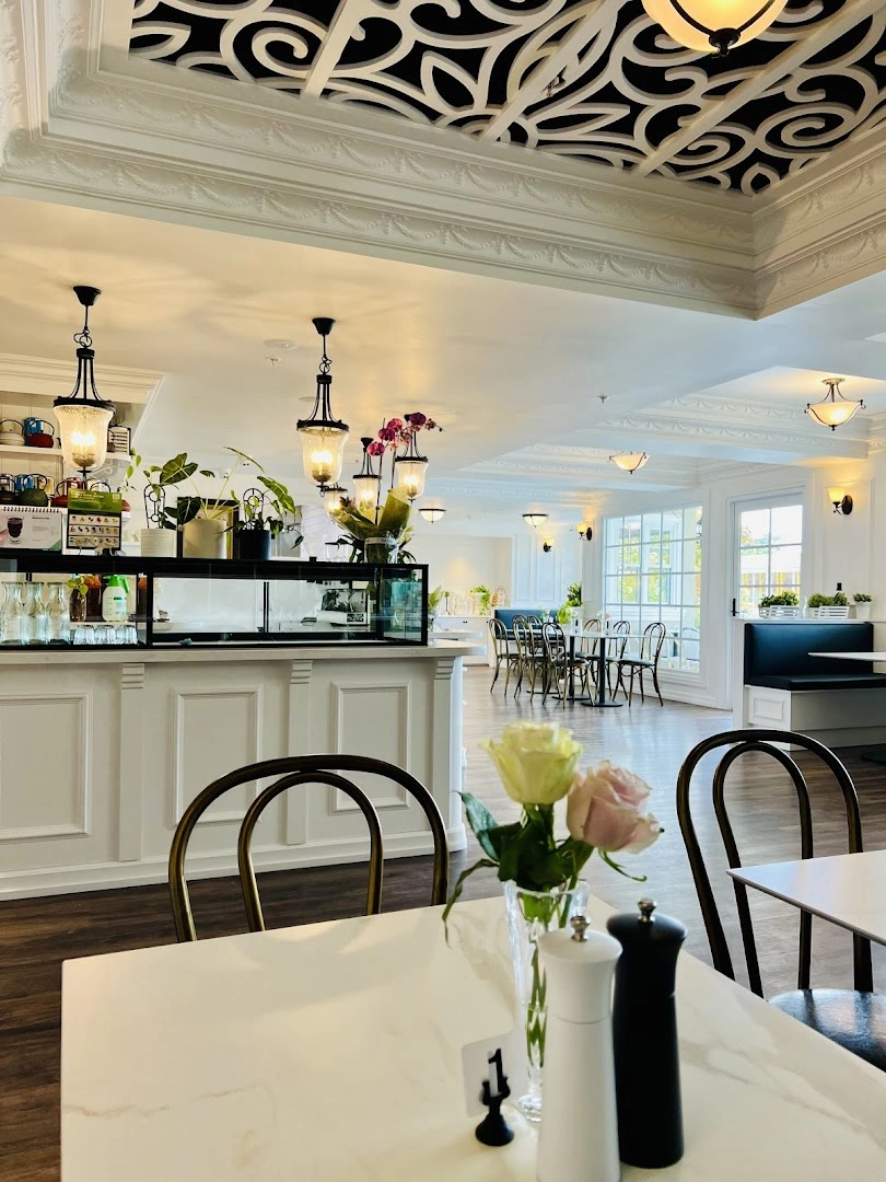 Botanic Cafe - Image 1