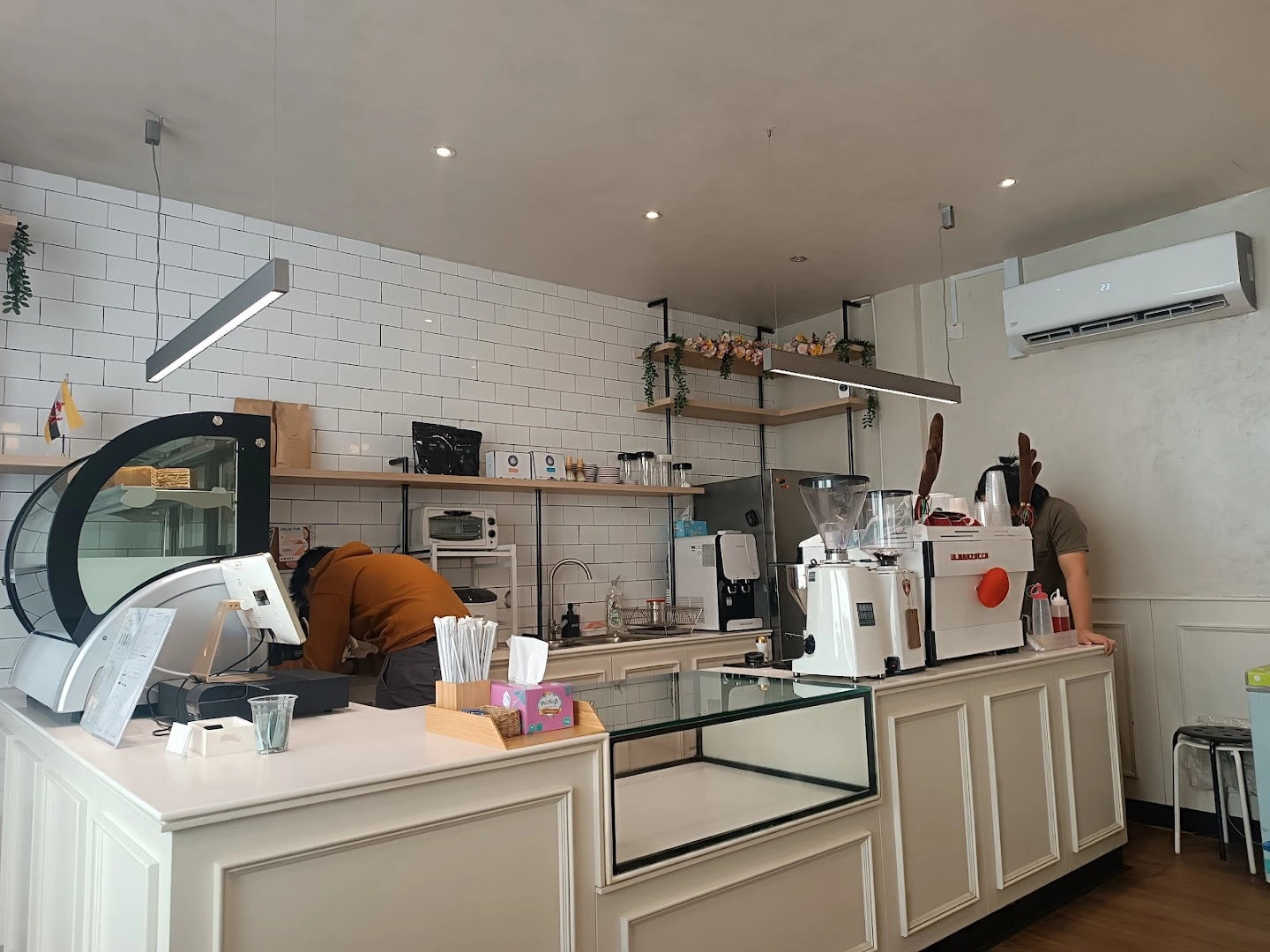 Thinking Cup Café - Image 1