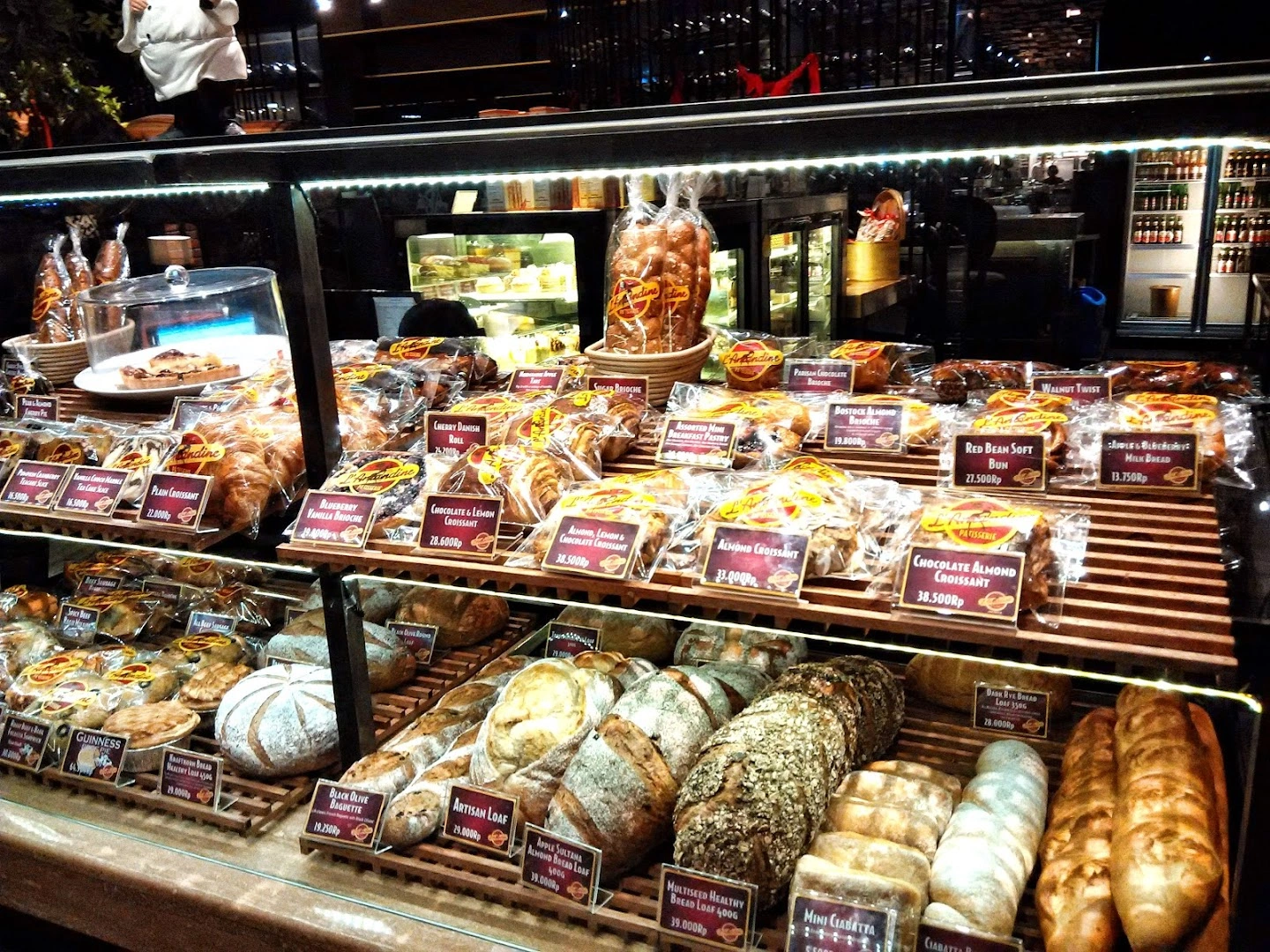 L'Amandine Patisserie - Image 1