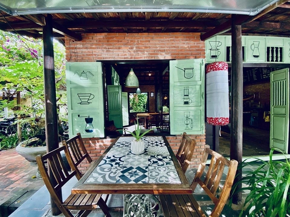 Sound Of Silence Coffee Shop - Image 1