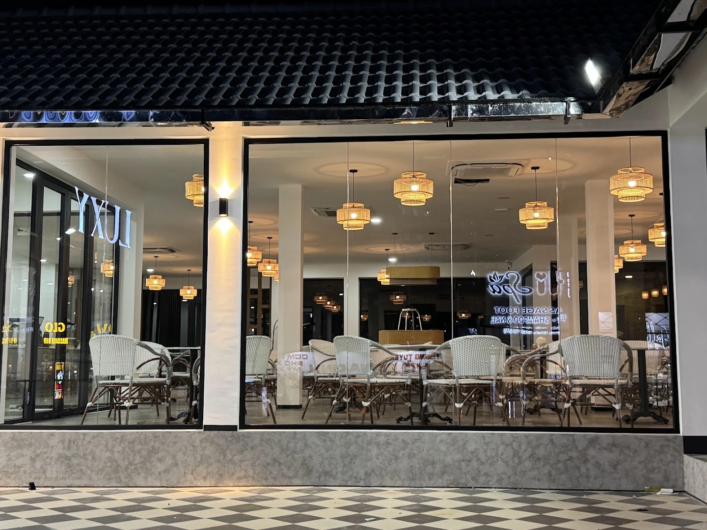 HEAVEN Cafe & Lounge (헤븐 카페) - Image 1