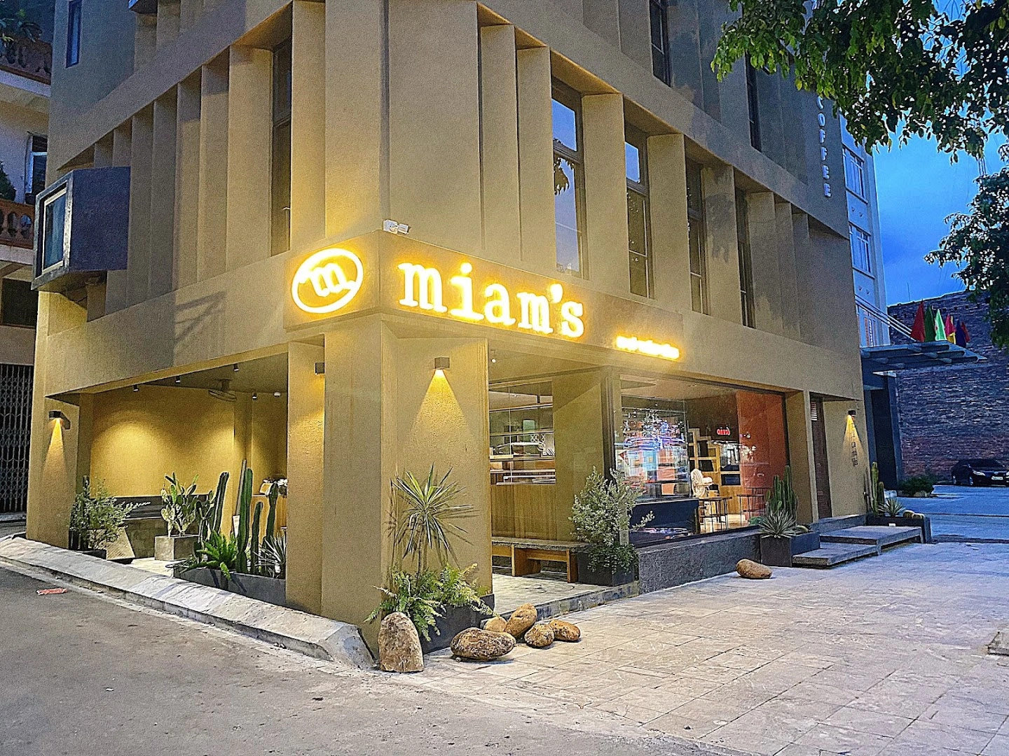 Miams - Image 1