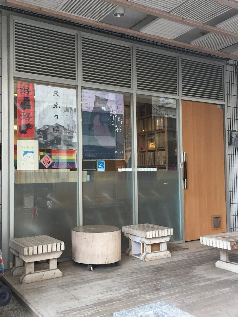 Simone Cafe - Image 1