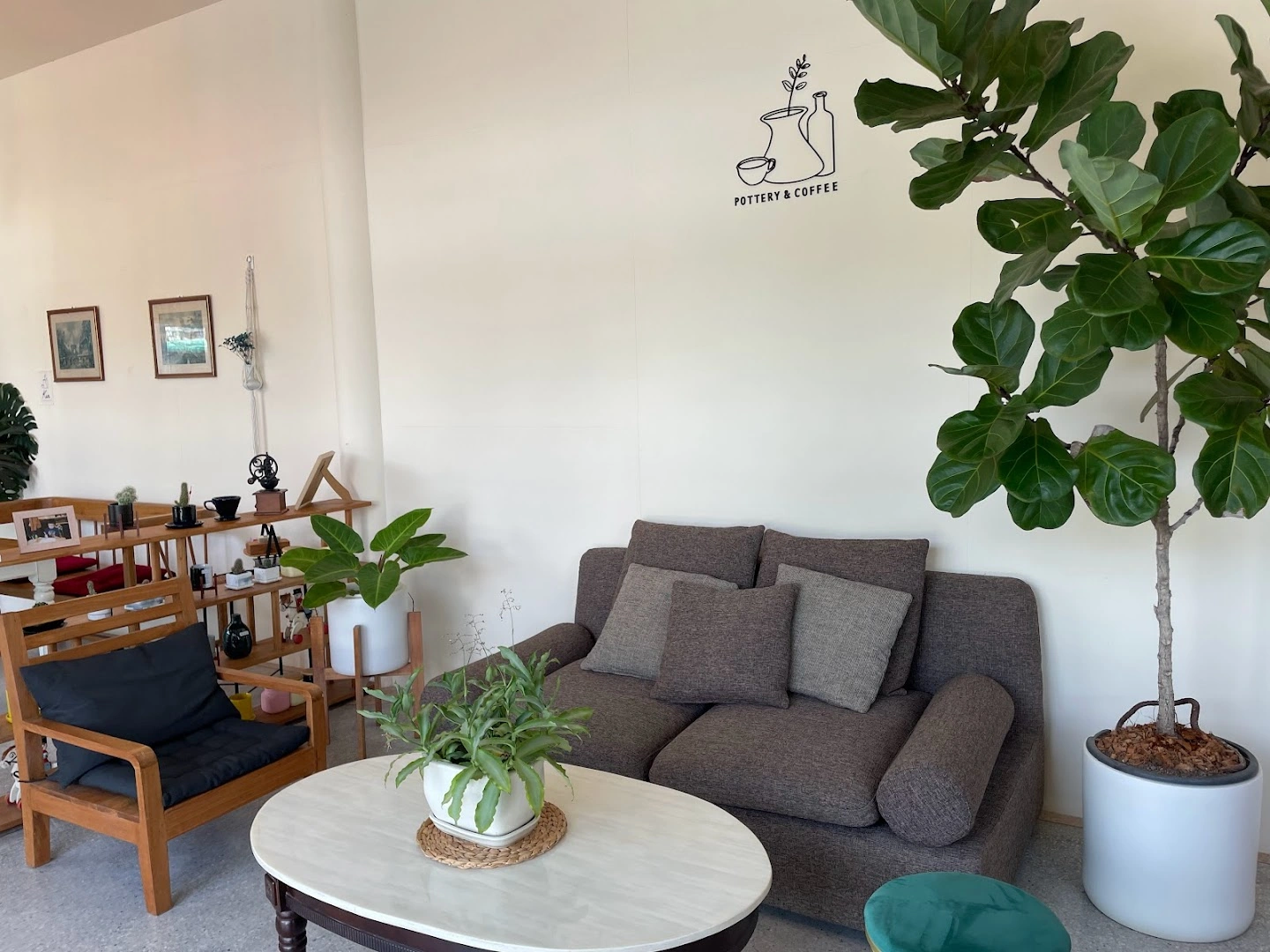 Kun Pottery & Coffee - Image 1