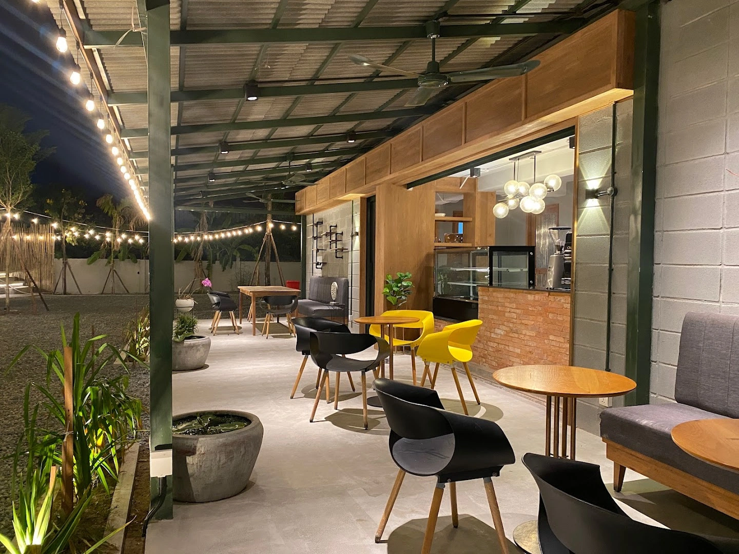 Sla Coffee and Pub - Image 1