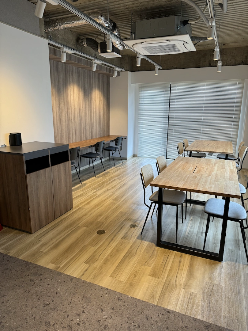 Workspace & Bar 56 - Image 1