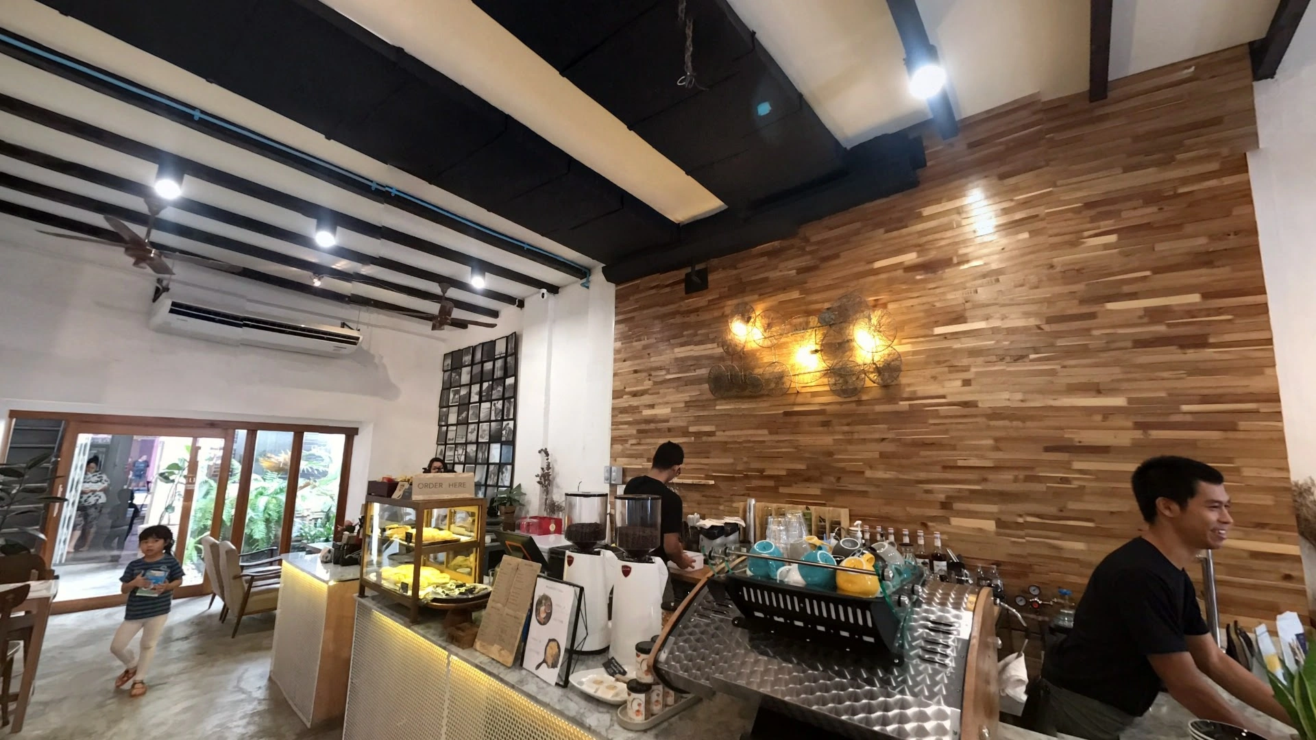 Dou Brew Coffee & Craft - Image 1