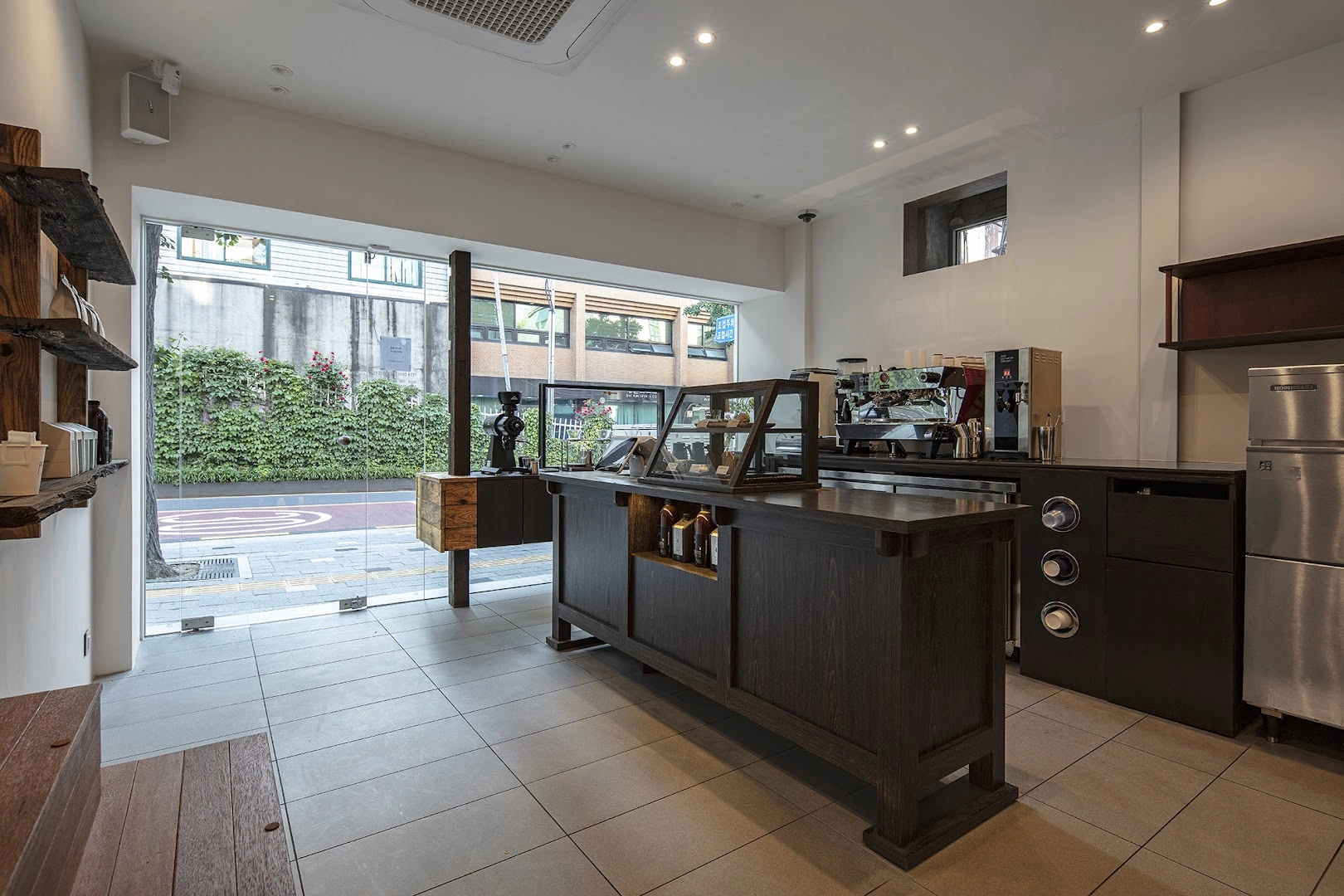 Peer Coffee Roasters - Image 1