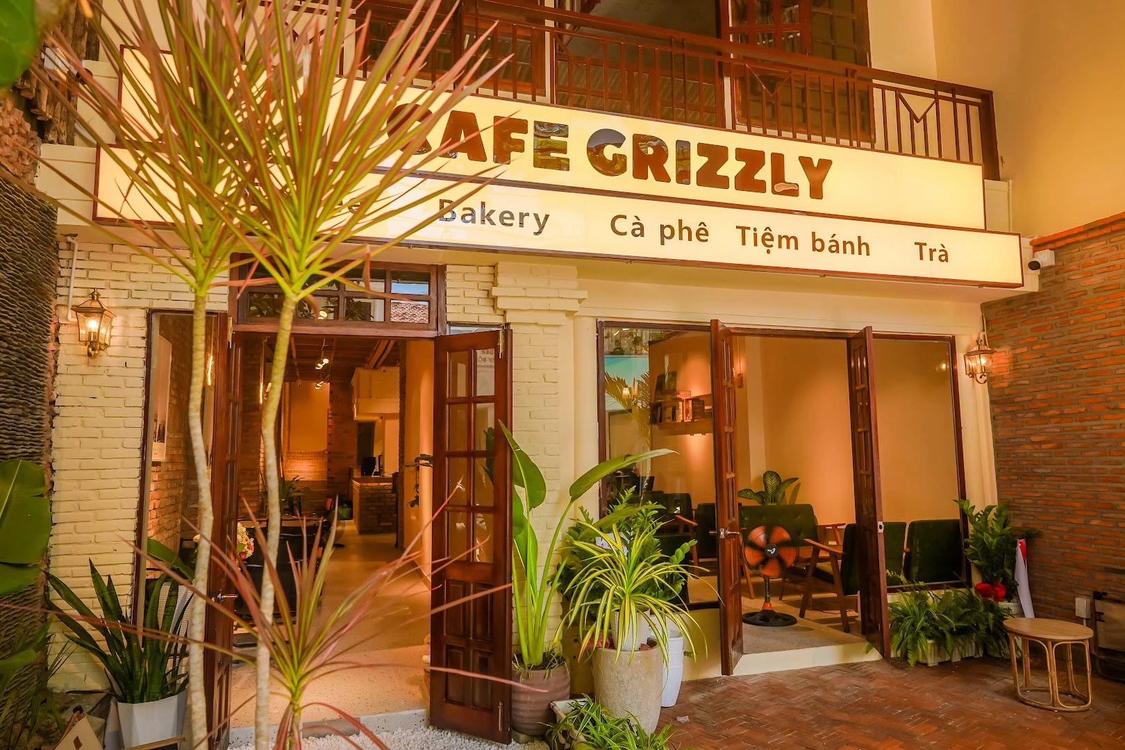 Cafe Grizzly Coffee & Bakery (카페 그리즐리) - Image 1
