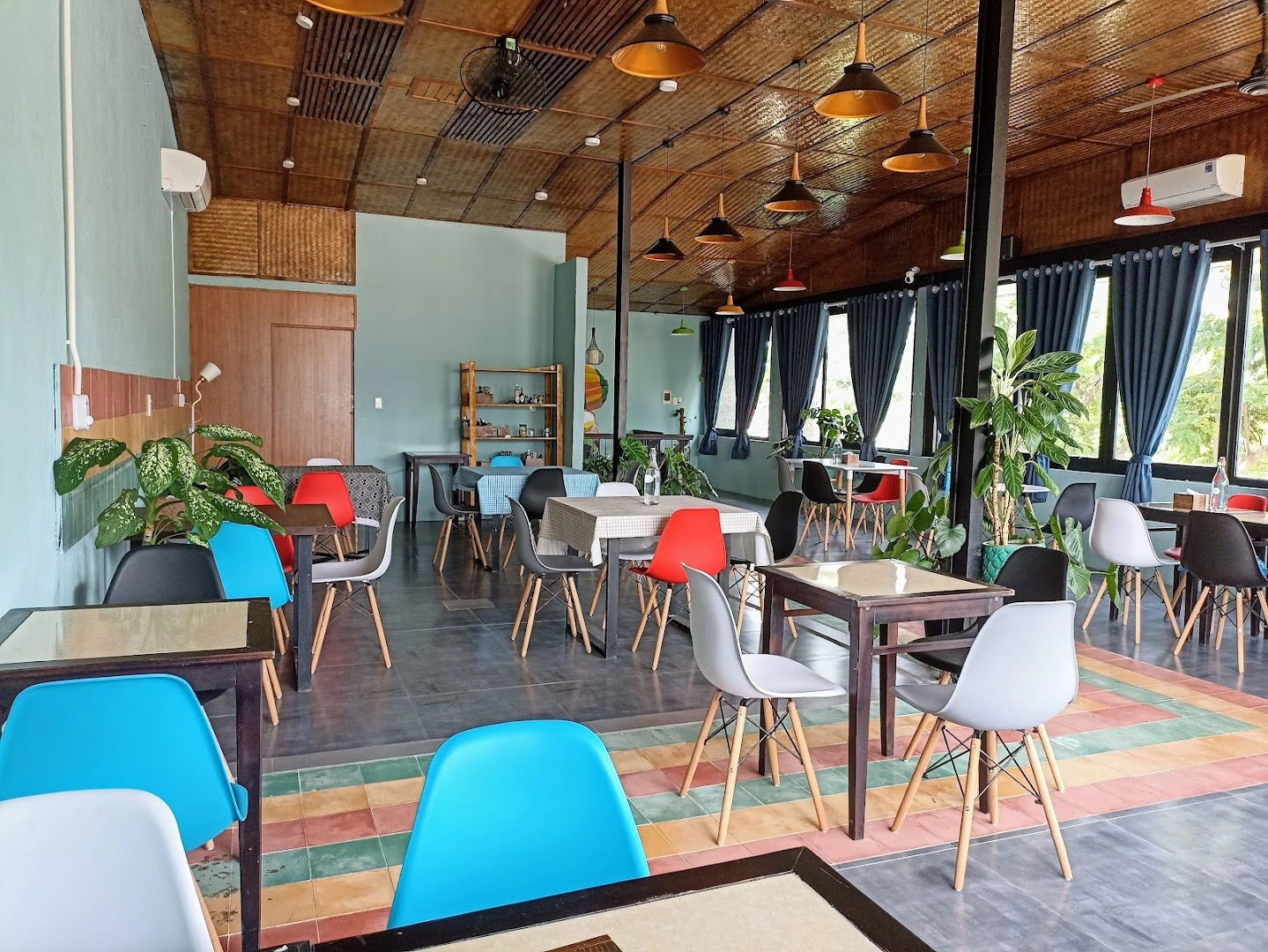Thom's Sourdough Bakery & Coffee - Tan Thanh beach - Image 1