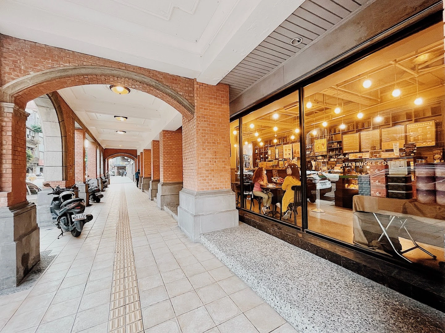 STARBUCKS RESERVE Bao’an Shop - Image 1