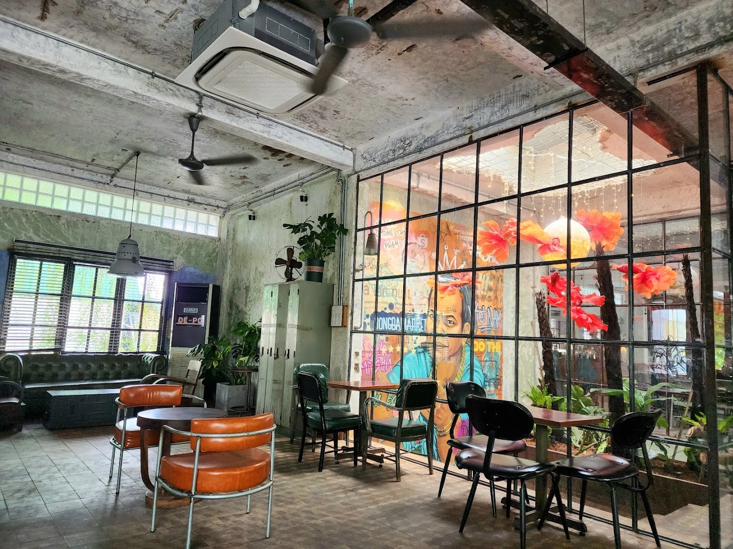 Đề-Pô Cafe - Image 1