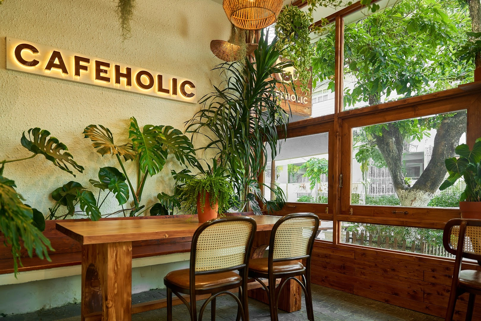 Cafeholic Coffee - Image 1