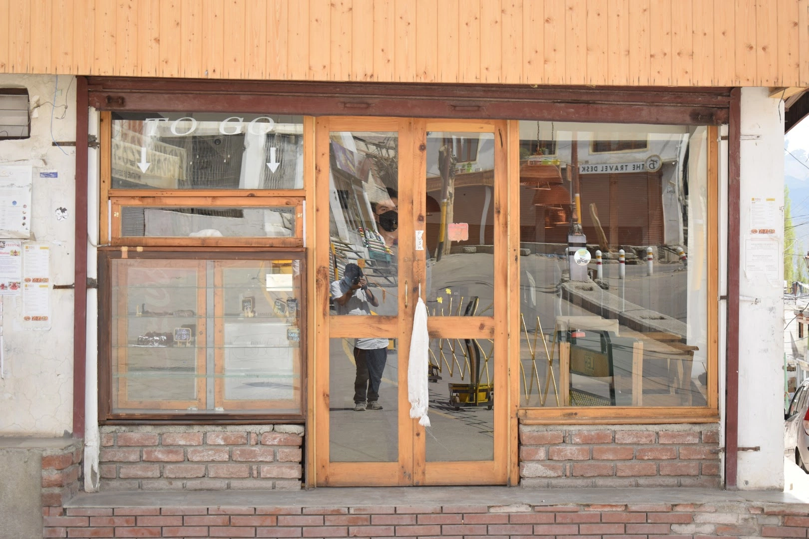 Leh Cafe, restaurant and cafe - Image 1
