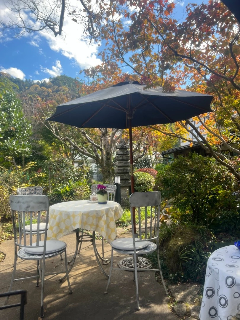 Tea room Mube - Image 1