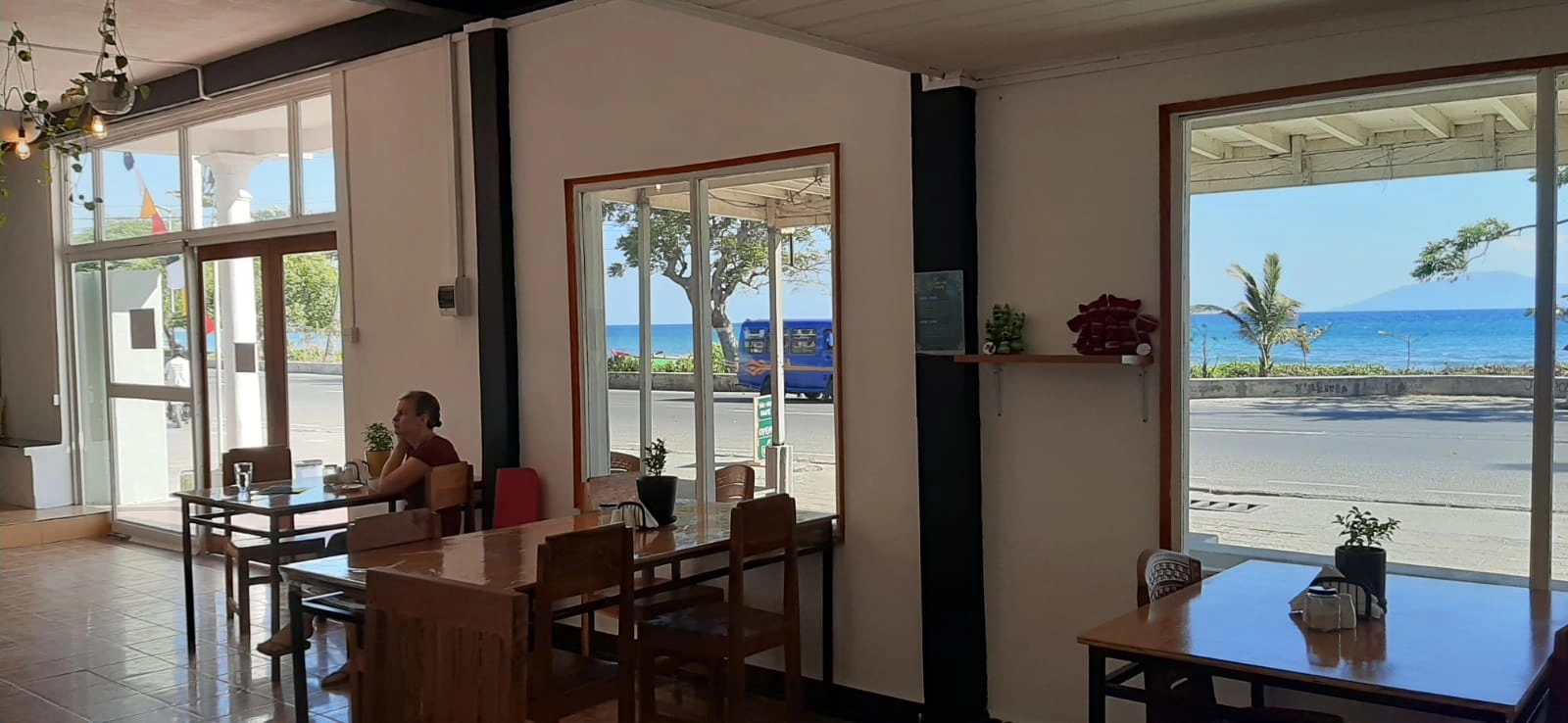 Ha-Ha Kafe - Image 1