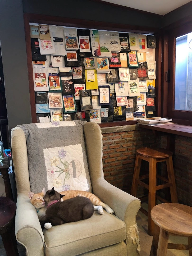 บ้านหลังวัด Baan Lang Wat (Cafe & Roastery) - Image 1