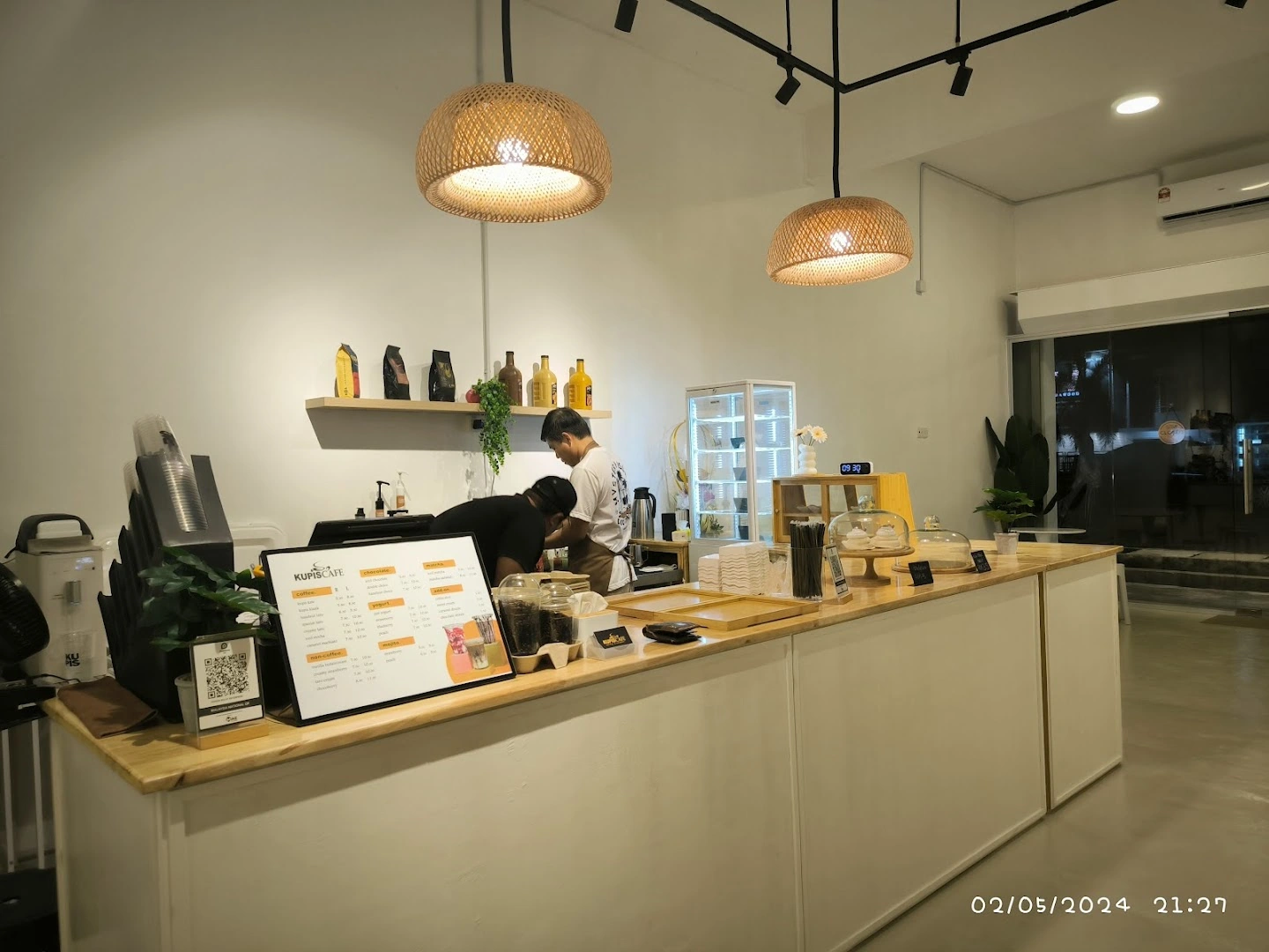 Kupis Cafe - Coffee & Dessert - Image 1
