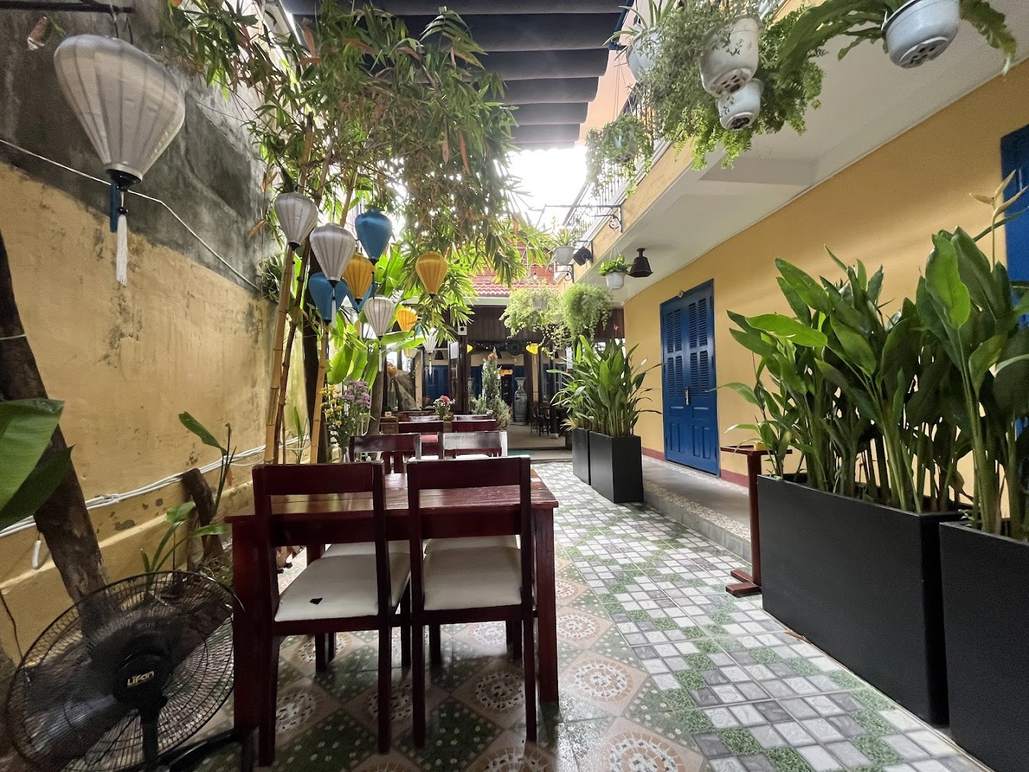 Ancienne Café - Image 1