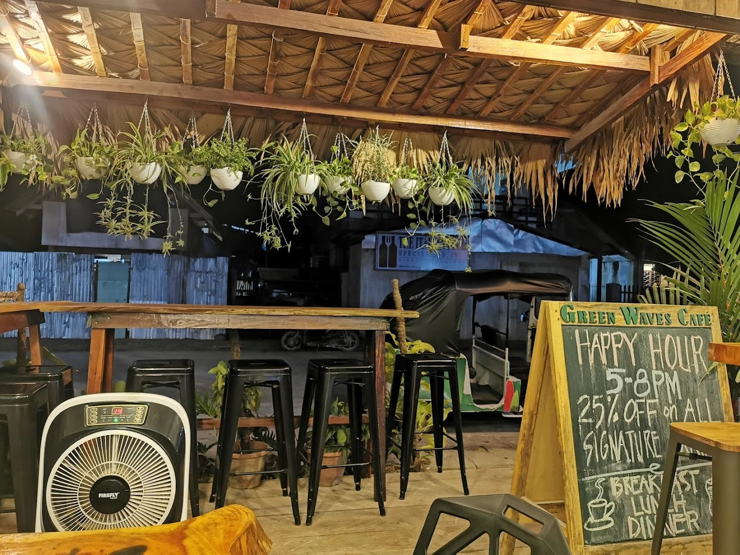 Green Waves Café - Image 1